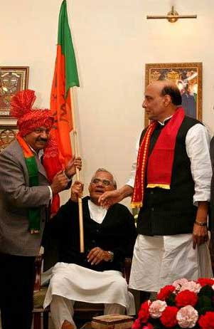 अटलजी को दिग्विजय सिंह भी मानते थे गुरू