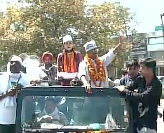 चंडीगढ़ में केजरीवाल ने गुल पनाग के लिए मांगे वोट, उमड़ा जनसैलाब