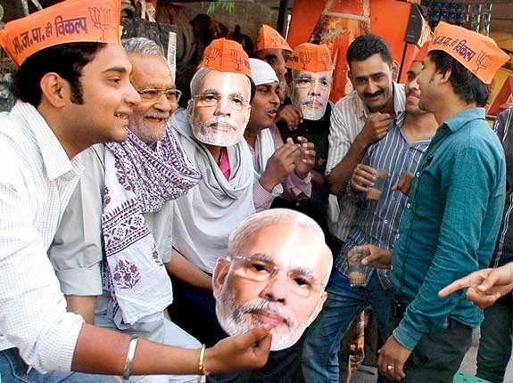 वाराणसी में क्या है जीत का गणित, कैसा है चुनावी माहौल और सर्वे में कैसे बताई गई है मोदी की जती
