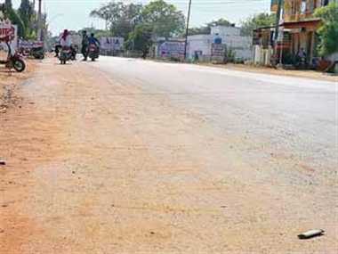 गर्मी ने बढ़ाई नागरिकों की परेशानी, वहीं सड़कों पर पसर सन्नाटा