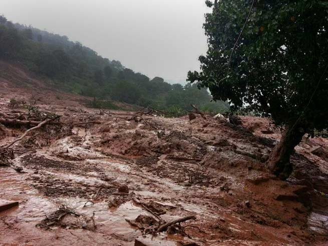 पुणे में जमीन खिसकने से दबा सांसद का पूरा गांव