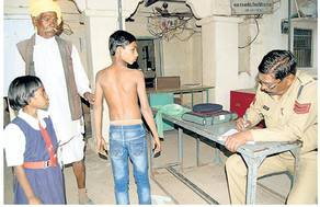 गंजबासौदा –शिक्षक डंडे बरसाता रहा…