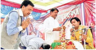 गंजबासौदा-भूल से भी पूजन हो जाए तो प्रसन्न हो जाते हैं शिव:शिव महापुराण