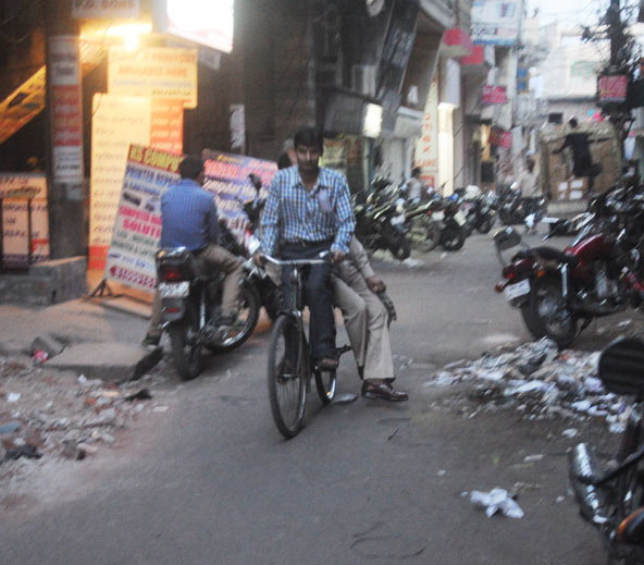 ग्वालियर-व्यापमं फर्जीवाड़े का खुलासा करने वाले आशीष चतुर्वेदी