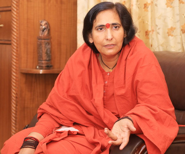 दूध देते वक़्त गाय हिन्दू मुस्लिम में फर्क नहीं करती…फिर गो हत्या क्यों —साध्वी