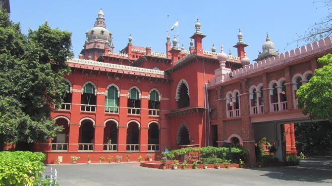 एक ही दिन में 341 केस की सुनवाई की — थककर बेहोश हुई महिला जज