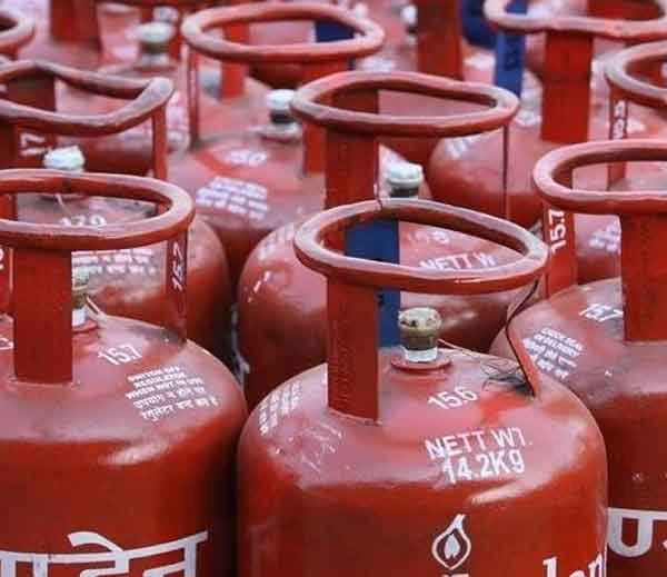 ग्वालियर.–रसोई गैस हुई 30.50 रुपए महंगी—- बिना सब्सिडी वाला सिलिंडर 654.50 में मिलेगा