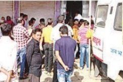 शोरूम मालिक ने लगाई फांसी