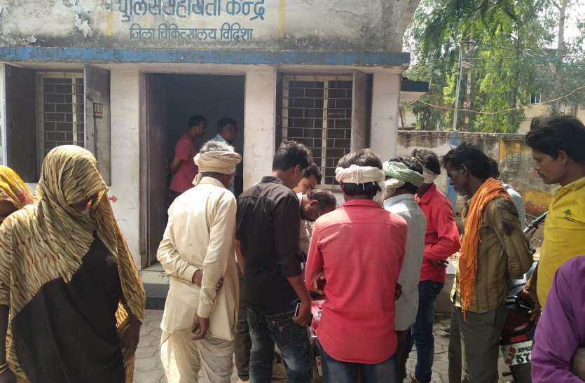 सड़क दुर्घटना में 4 लोगो की मौत