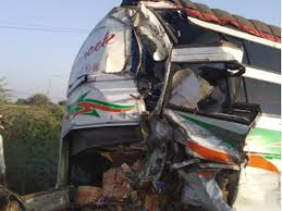 बस ने मारी पीछे से टक्कर 2 की मौके पर मौत