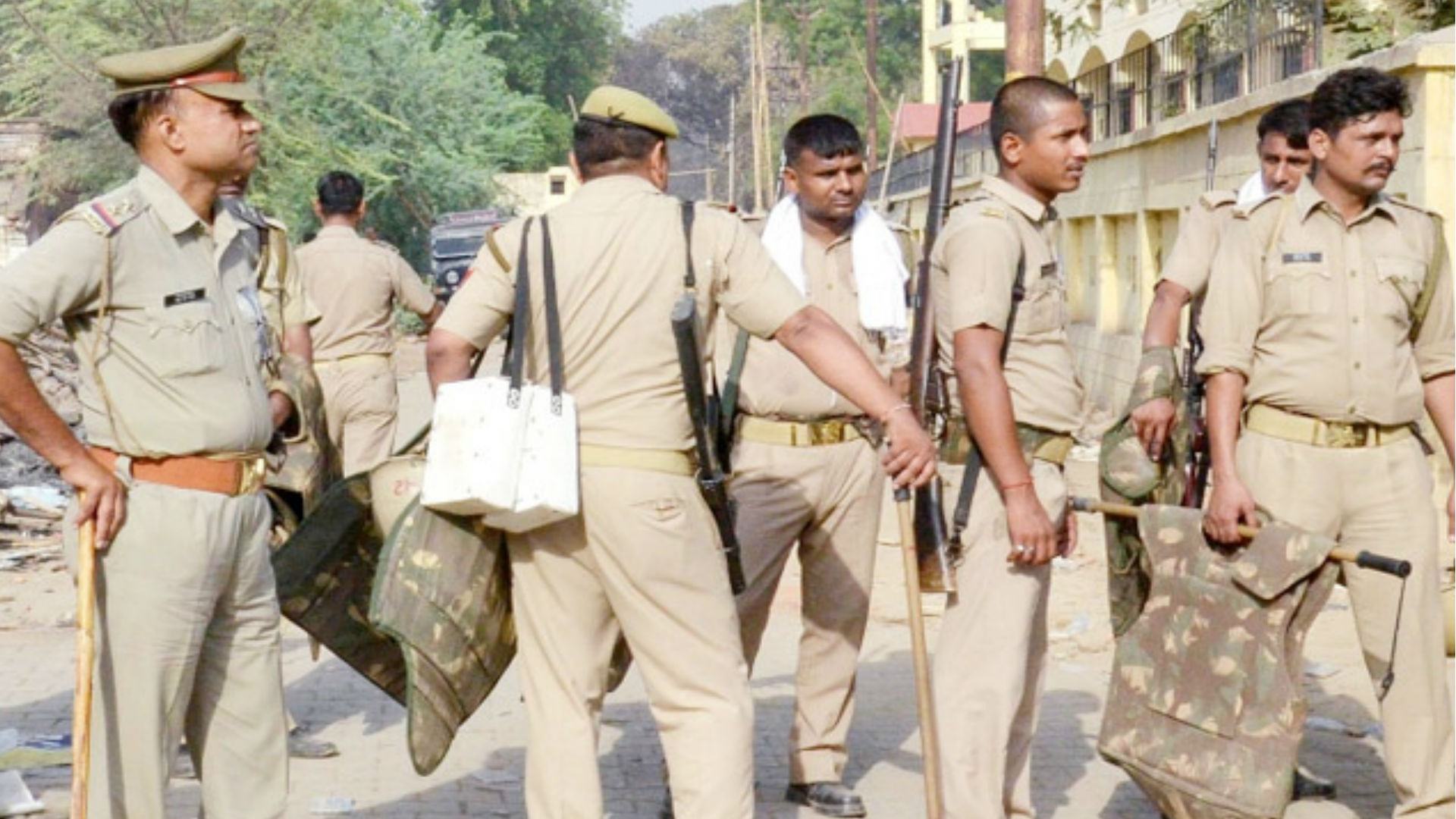 मालवीय नगर स्थित मालवीय राष्ट्रीय प्रौद्योगिकी संस्थान में रविवार देर रात एक छात्रा ने आत्महत्या कर ली।
