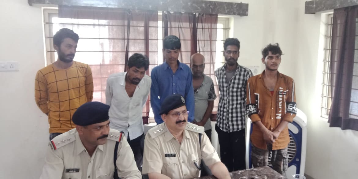 आठ लाख रूपए से अधिक कीमत के नशीले पदार्थ पकड़ाए