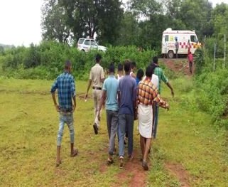 ट्रैन से गिरकर युवक घायल