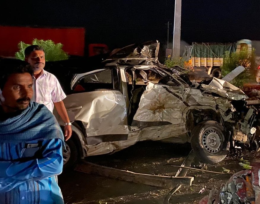 दो करो की आपस में हुयी टक्कर 15 लोगो  की मौत मृतकों में महिला और बच्चे भी शामिल