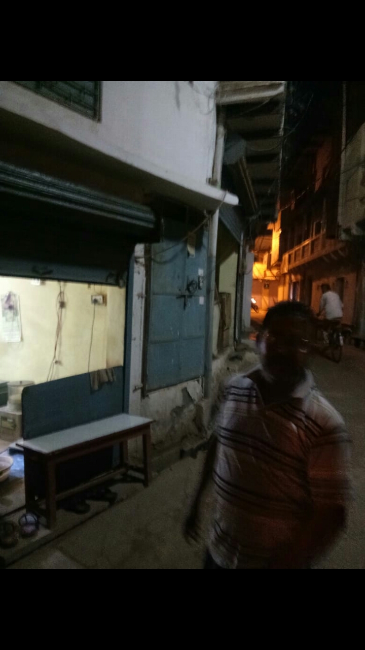 लॉकडाउन मे होता व्यापार।