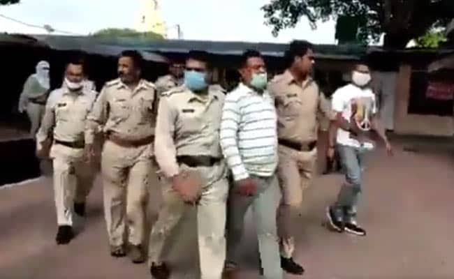 क्या म.प्र. के नेताओं का भी संगरक्षण था पांच लाख के इनामी विकास दुवे को ?