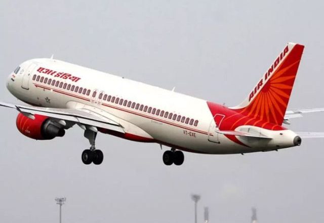 पहली बार सरकारी कंपनी खरीदेंगे कर्मचारी:एयर इंडिया के 200 कर्मचारी 1-1 लाख जुटा रहे, फाइनेंसर भी मिल गया
