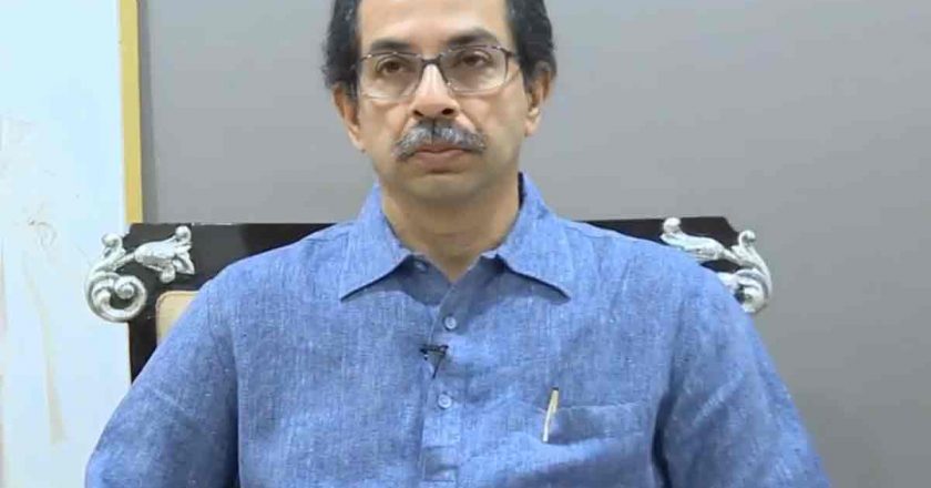 कोरोना देश में:CM उद्धव बोले- महाराष्ट्र में अगले 6 महीने तक मास्क पहनना अनिवार्य; राज्य में फिलहाल 61 हजार एक्टिव केस