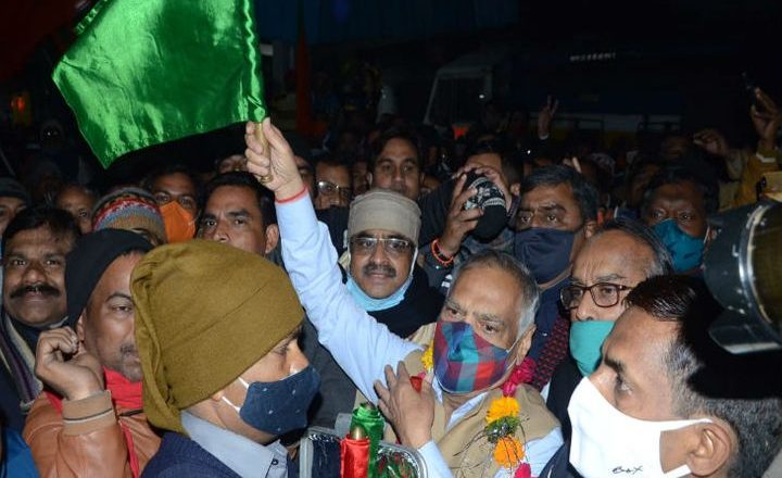 मुम्बई का सफर हुआ आसान:राजधानी एक्सप्रेस का ग्वालियर स्टेशन पर मिला दो मिनट का स्टॉपेज, पहले ही दिन 35 मिनट देरी से आई ट्रेन