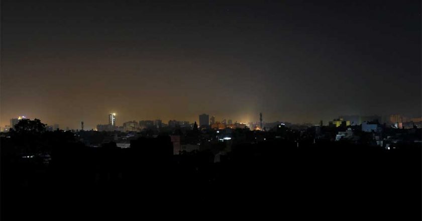 अंधेरे में डूबा पाकिस्तान:इस्लामाबाद-कराची समेत 8 शहरों में बत्ती गुल, लोग बोले- हमें वजह नहीं पता, लेकिन पता लग जाएगा