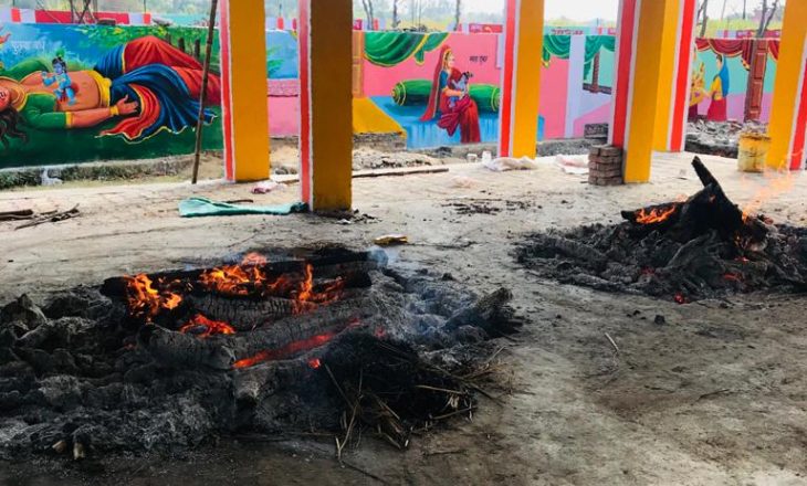 मुरादनगर से ग्राउंड रिपोर्ट:एक गली में आठ लाशें, कहीं बच्चे बिलख रहे हैं तो कहीं मां-बाप; परिजन बोले- हमें दो लाख नहीं, परिवार चाहिए