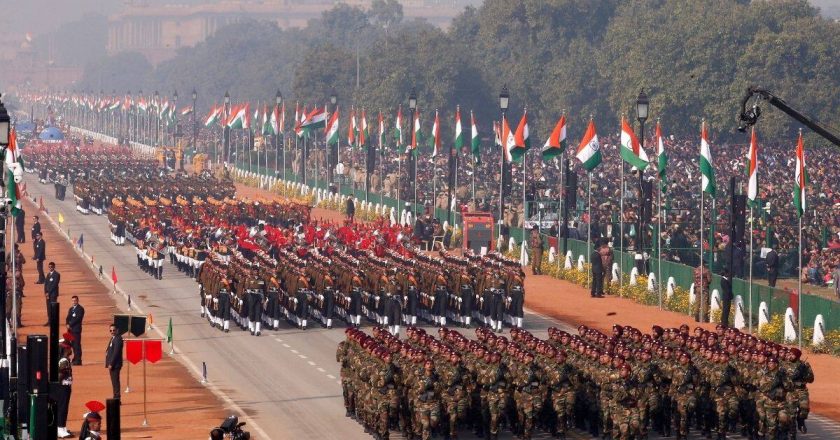 26 जनवरी को गणतंत्र दिवस मनाया जाता है, यह भारत के लिए एक ऐतिहासिक दिन है। 1950 में इसी दिन भारतीय संविधान को लागू किया गया था। आइए जानते है इससे जुड़े 10 रोचक तथ्य।
