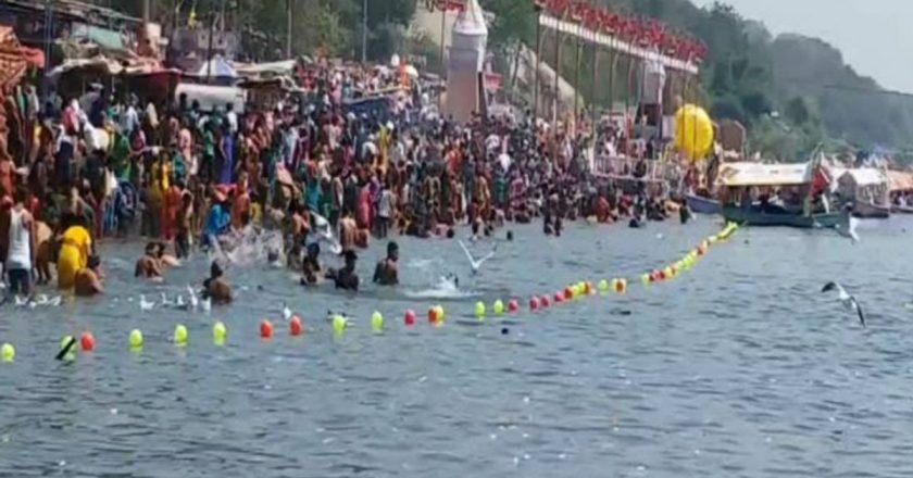 नर्मदा जयंती आज:शहर में 55 प्रतिमाएं स्थापित, नर्मदा स्नान को ग्वारीघाट में उमड़ा श्रद्धा का सैलाब, जगह-जगह भंडारे का आयोजन