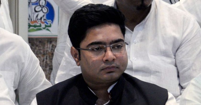 बंगाल चुनाव से पहले बड़ा एक्शन:ममता के भतीजे अभिषेक बनर्जी के घर पहुंची CBI, कोयला घोटाले मामले में उनकी पत्नी रूजीरा को नोटिस दिया