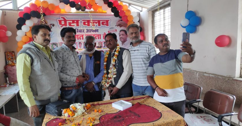 प्रेस क्लब कार्यालय में मनाई गई बसंत पंचमी, माँ  सरस्वती की पूजार्चना की गई।