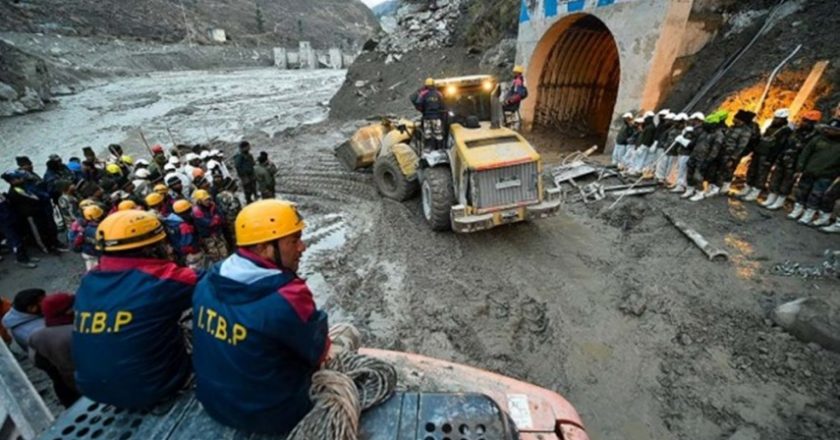उत्तराखंड आपदा:अब तक 61 लोगों के शव मिले, 28 मानव अंग भी मिले; चट्‌टान की तरह बन चुके मलबे को खोदकर लोगों को निकाला जा रहा