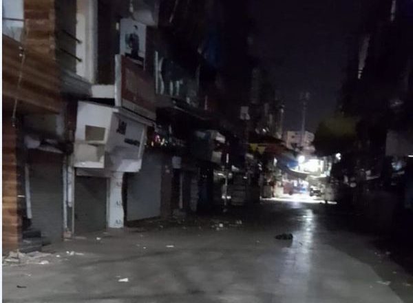 कोरोना सख्ती पर MP के 10 शहरों से रिपोर्ट:नाइट कर्फ्यू की पहली रात भोपाल-इंदौर में बाजार 10 बजे से बंद, बाहर निकले लोगों के नाम पुलिस ने किए नोट; ग्वालियर-जबलपुर में मामूली सख्ती