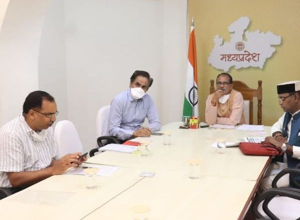 कोरोना समीक्षा बैठक:CM ने फिलहाल नाइट कर्फ्यू पर नहीं लिया निर्णय; चिकित्सा शिक्षा मंत्री सारंग बोले- दो दिन बाद फिर करेंगे बैठक