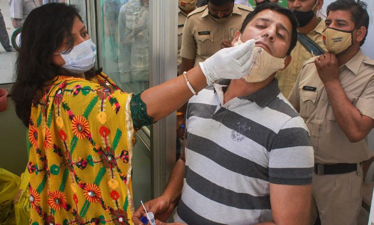 कोरोना को लेकर केंद्र की चेतावनी:सरकार ने कहा- हालात बद से बदतर हो रहे; पूरा देश जोखिम में है, इस समय लापरवाही छोड़कर ज्यादा सतर्क रहने की जरुरत