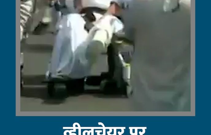 बंगाल का सियासी घमासान:नंदीग्राम में घायल होने के 3 दिन बाद ममता का व्हील चेयर पर 5 किमी लंबा रोड शो; कहा- जख्मी शेर ज्यादा खतरनाक होता है