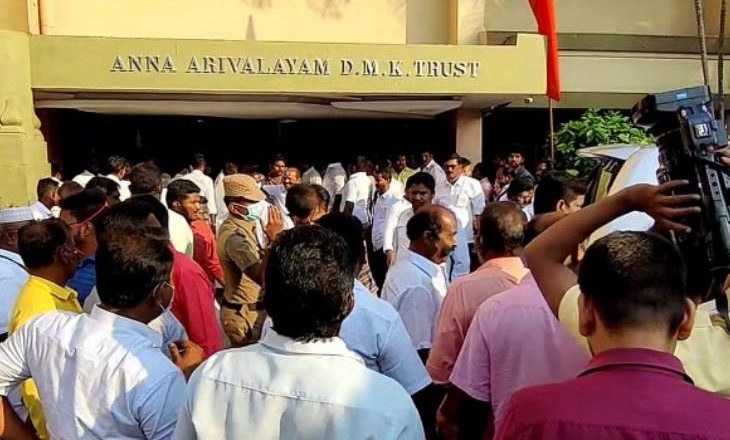 DMK-AIADMK पार्टी ऑफिस से रिपोर्ट:छोटा कार्यकर्ता हो या पार्टी अध्यक्ष; टिकट चाहिए तो आवेदन करना ही होगा, CM पद के दावेदार स्टालिन ने भी दिया इंटरव्यू
