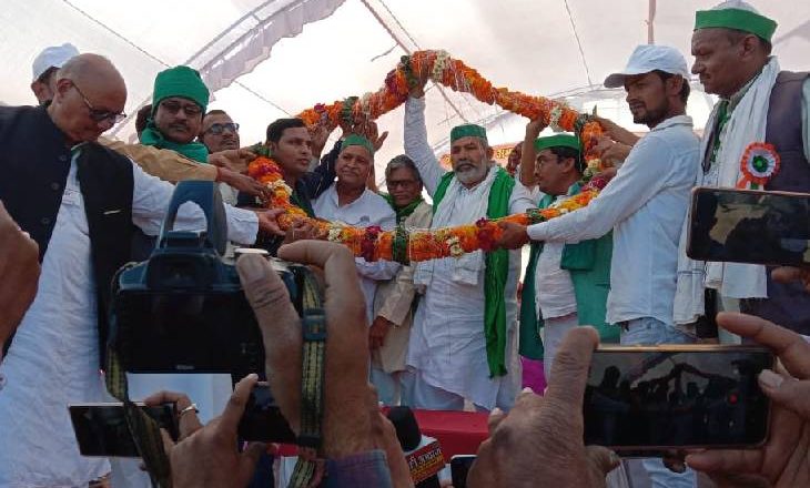 विंध्य में केंद्र पर बरसे टिकैत:बोले- नौजवान सो रहा है, विपक्ष कमजोर है, इसलिए देश बिक गया, लेकिन किसान पीछे नहीं हटेगा
