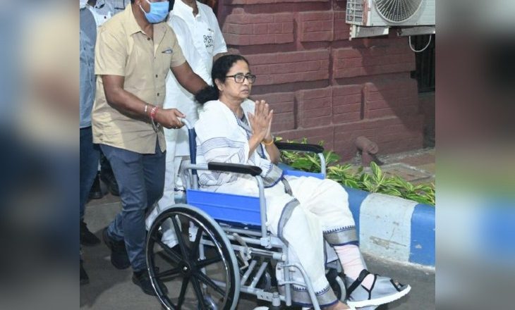 नंदीग्राम की घटना पर CS ने भेजी रिपोर्ट:चीफ सेक्रेटरी की रिपोर्ट में दावा, ममता को कार के दरवाजे से चोट लगी, आज शाम तक अपनी रिपोर्ट देंगे ऑब्जर्वर