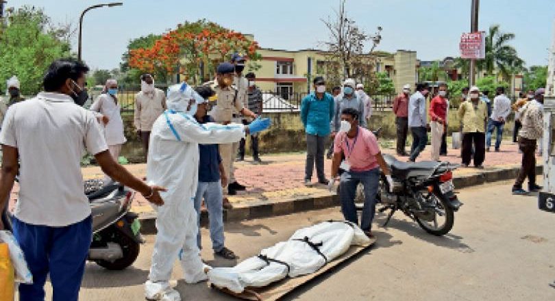 इंसानियत को शर्मसार:दुर्दशा देख बेटा बोला- छिपाकर मार रहे हो इससे अच्छा जहर देकर मार दो