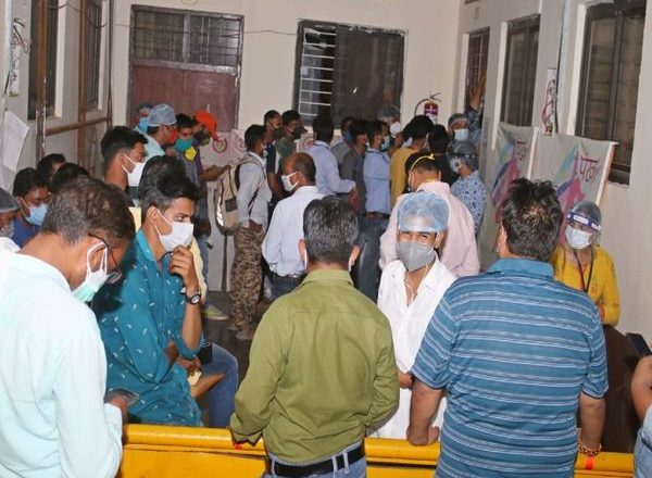 MP में आज से ज्यादा सख्ती:भोपाल, इंदौर, जबलपुर और उज्जैन समेत पूरे प्रदेश में पाबंदियां 30 अप्रैल तक बढ़ीं; ग्वालियर में रेमडेसिविर के लिए हंगामा
