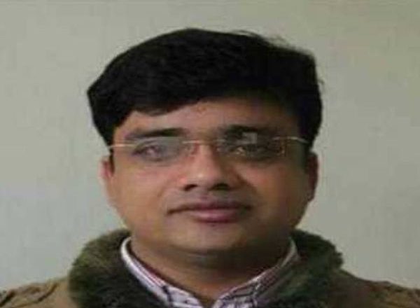 4 महीने किया संक्रमितों का इलाज, खुद संक्रमित हो गए:कोरोना वॉरियर डॉ. सतेंद्र मिश्रा के फेफड़े 80% तक संक्रमित; जरूरत पड़ी तो हैदराबाद में फेफड़े ट्रांसप्लांट कराएगी सरकार