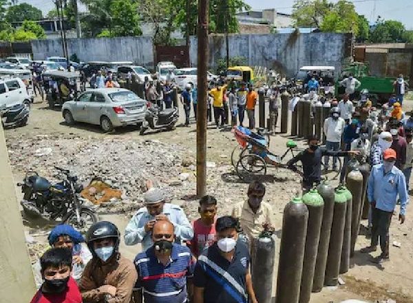 कोरोना में सांसों का संकट:आखिर जरूरत से ज्यादा उत्पादन करने वाले भारत में क्यों पैदा हुआ इतना बड़ा ऑक्सीजन संकट? अब इस चुनौती से कैसे निपटा जा रहा है