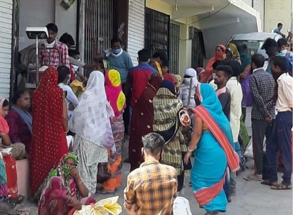 MP में कोरोना LIVE:आधे प्रदेश में कोरोना कर्फ्यू, फिर भी रफ्तार जस की तस, 24 घंटे में 4 बड़े शहरों में ही 4511 नए केस