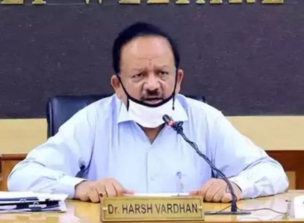 वैक्सीनेशन पर केंद्र और राज्यों में तकरार:महाराष्ट्र और छत्तीसगढ़ ने कहा- वैक्सीन की कमी, केंद्र बोला- अपनी नाकामी छिपाने के लिए हम पर आरोप लगा रहे