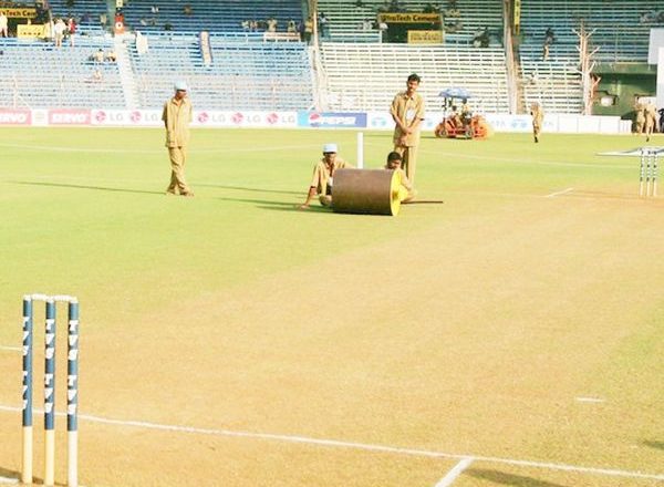 IPL पर कोरोना का साया:वानखेड़े स्टेडियम में 3 स्टाफ पॉजिटिव, पहले 16 मेंबर्स संक्रमित हुए थे; यहां CSK-DC-RR और पंजाब किंग्स टीमों के बीच 10 मैच होंगे