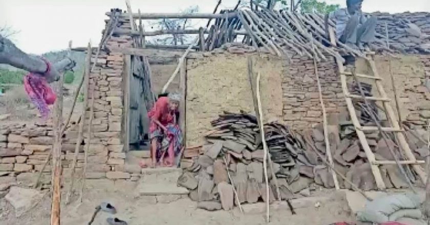 कोरोना के बाद कुदरत की मार:आंधी में छप्पर उड़ा तो परिवार खुले आसमां के नीचे, कुछ खाने को नहीं… किससे कहे दर्द