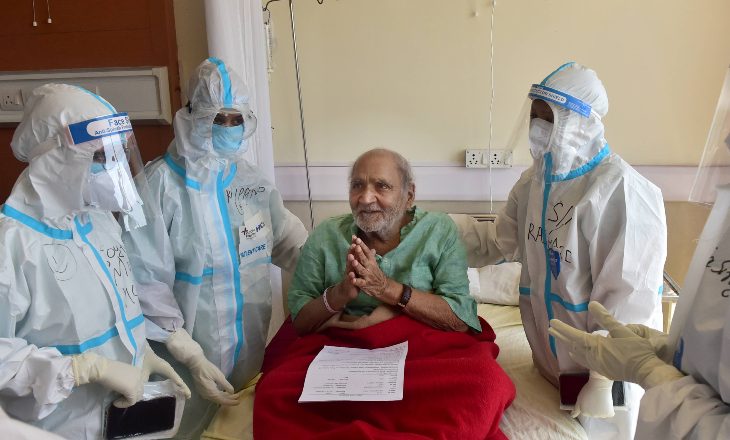 कोरोना देश में:24 घंटे में 2.08 लाख नए केस, 2.95 लाख ठीक हुए; 4159 की मौत, इस महीने 25 में से 13 दिन मौत का आंकड़ा चार हजार के पार रहा