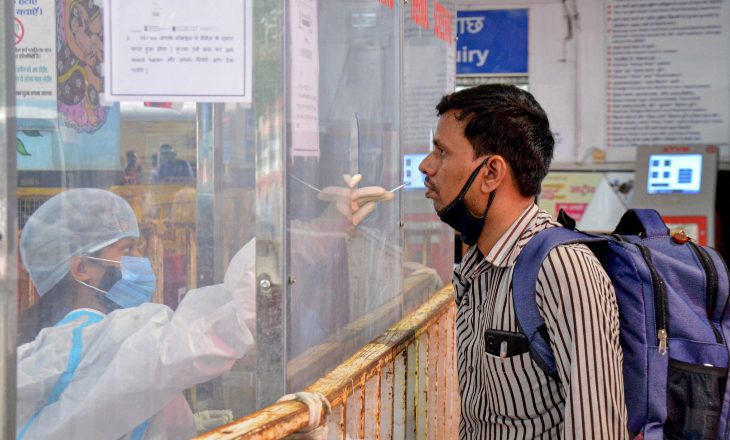 कोरोना देश में:24 घंटे में 2.54 लाख नए संक्रमित मिले, 3.52 लाख ठीक हुए; 24 दिन बाद इलाज करा रहे मरीजों की संख्या 30 लाख से कम हुई