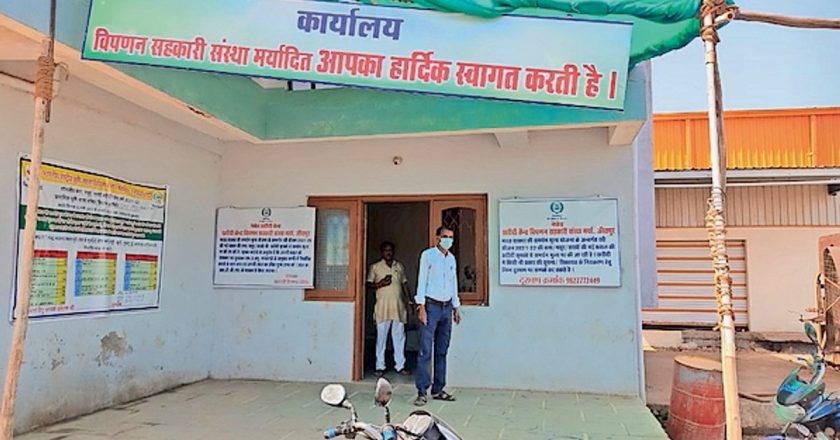 किसान परेशान:समर्थन मूल्य खरीदी केन्द्र पर दो दिन से वारदाना खत्म, अफसर नहीं सुन रहे