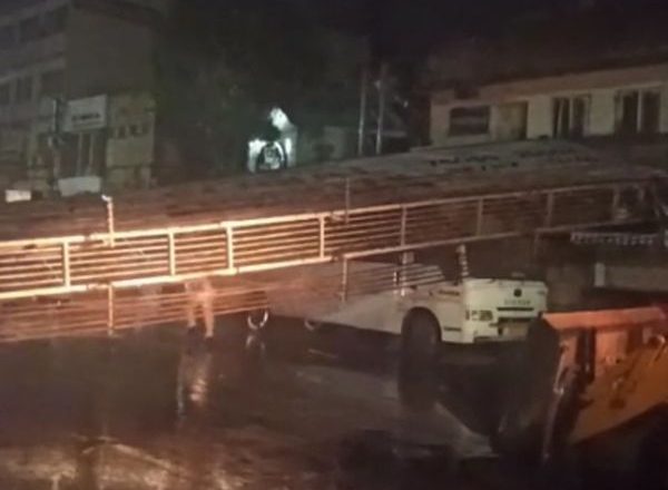ताऊ ते तूफान:गुजरात में तबाही मचाकर तूफान कमजोर पड़ा, NDRF ने कहा- संकट गुजर गया; PM मोदी प्रभावित इलाकों का जायजा लेंगे