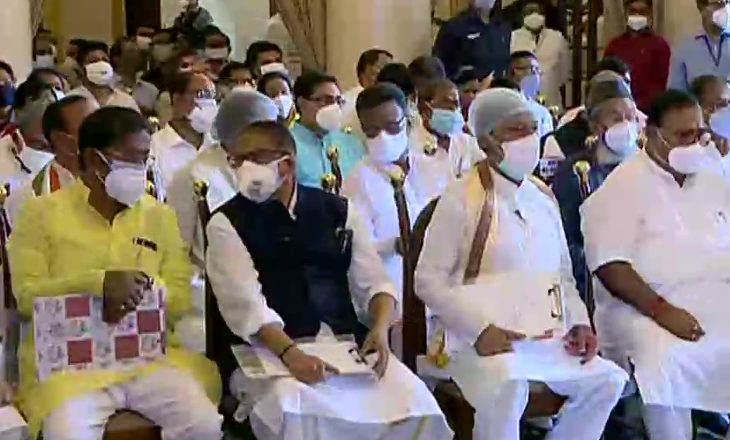 नई सरकार का शपथ-ग्रहण:पश्चिम बंगाल में ममता के 43 मंत्रियों ने शपथ ली; असम में हिमंत बिस्वा आज नई कैबिनेट के साथ सत्ता संभालेंगे